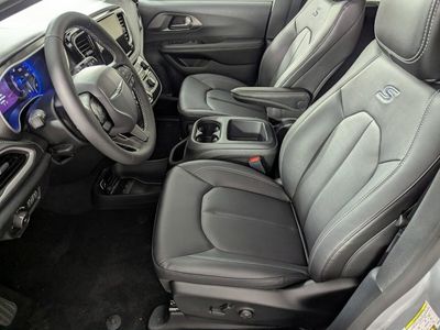 2026 Chrysler Pacifica - Photo 10