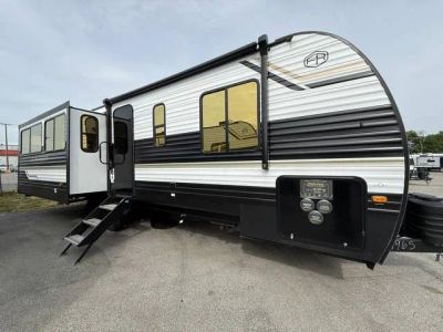 2026 Prime Time AVENGER 27REI — front three-quarter view