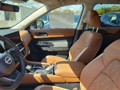 2026 Nissan Pathfinder — photo 8 view