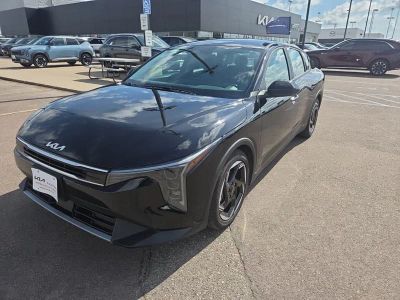 2025 Kia K4 EX in Aurora Black Pearl — front three-quarter view