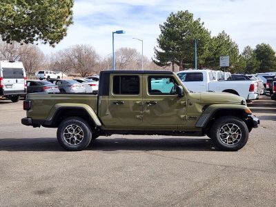 2026 Jeep Gladiator — side profile view
