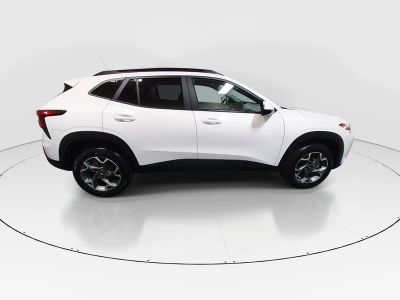 2025 Chevrolet Trax - Photo 8