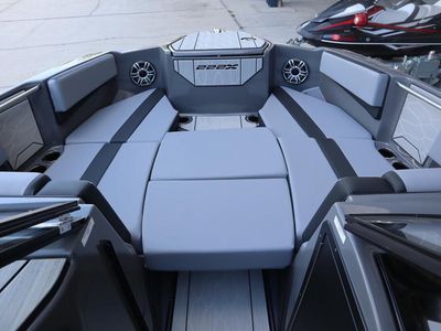 2025 Yamaha Boats 222XE - Photo 12