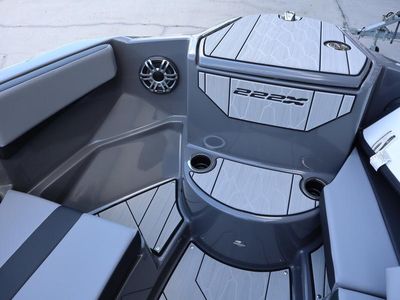 2025 Yamaha Boats 222XE - Photo 17