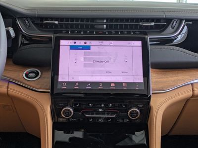 2025 Jeep Grand Cherokee — photo 19 view
