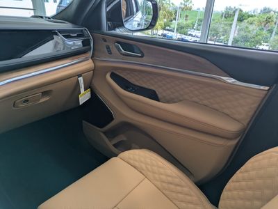 2025 Jeep Grand Cherokee — photo 18 view