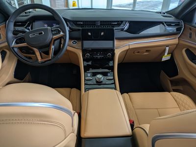 2025 Jeep Grand Cherokee — photo 16 view
