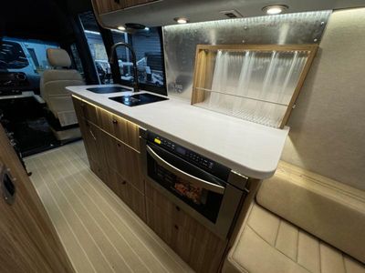 2025 Airstream Interstate - Photo 12
