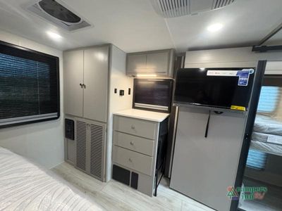 2026 Coachmen RV Entourage - Photo 38
