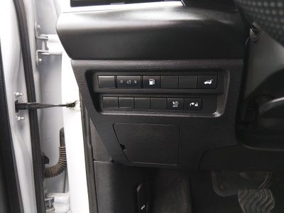2024 Mitsubishi Outlander Plug-In Hybrid — photo 13 view