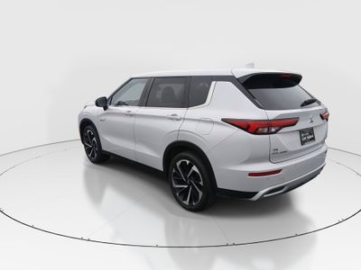 2024 Mitsubishi Outlander Plug-In Hybrid — detail view