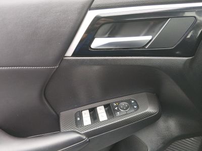 2024 Mitsubishi Outlander Plug-In Hybrid — photo 20 view