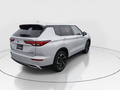 2024 Mitsubishi Outlander Plug-In Hybrid — photo 7 view