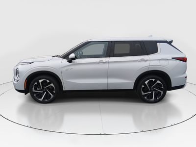 2024 Mitsubishi Outlander Plug-In Hybrid — interior view