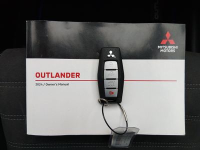 2024 Mitsubishi Outlander Plug-In Hybrid — photo 15 view