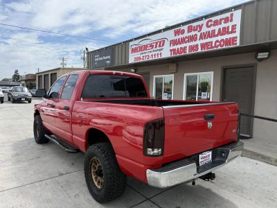 2005 Dodge Ram 1500 — engine compartment view