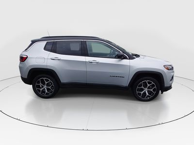 2024 Jeep Compass — photo 8 view