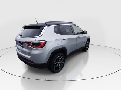 2024 Jeep Compass — photo 7 view