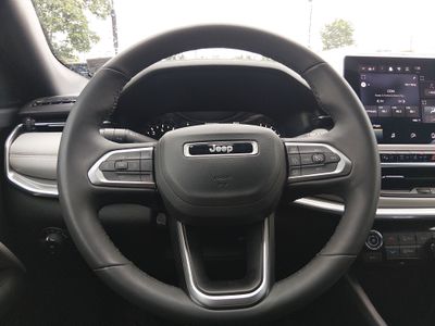 2024 Jeep Compass — photo 12 view