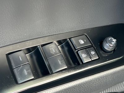 2025 Toyota Camry - Photo 13