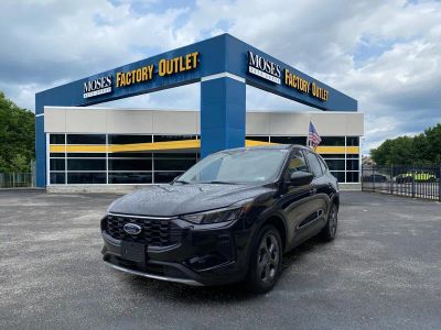 2025 Ford Escape ST-Line in Agate Black — front three-quarter view