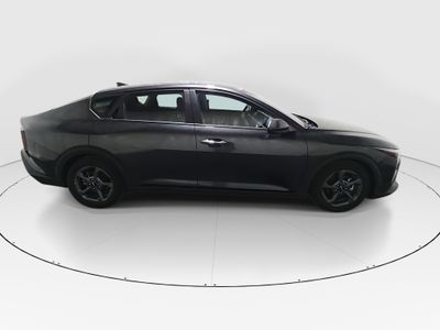 2025 Kia K4 — photo 8 view