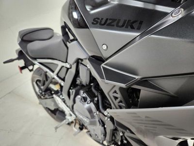 2025 Suzuki GSX-8R - Photo 9