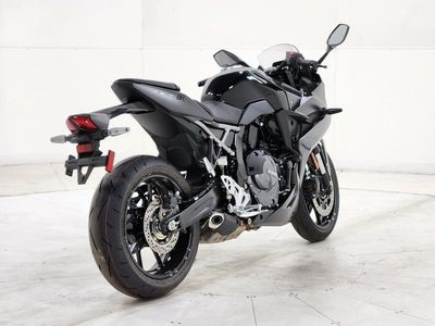 2025 Suzuki GSX-8R - Photo 5