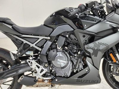 2025 Suzuki GSX-8R - Photo 11