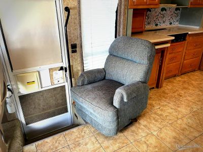 2006 Winnebago Voyage — photo 21 view