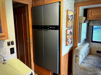 2006 Winnebago Voyage — photo 10 view