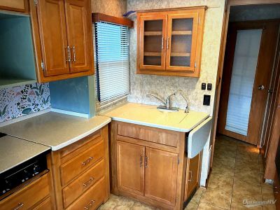2006 Winnebago Voyage — photo 9 view