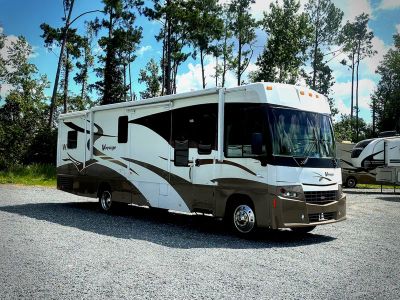 2006 Winnebago Voyage — front three-quarter view
