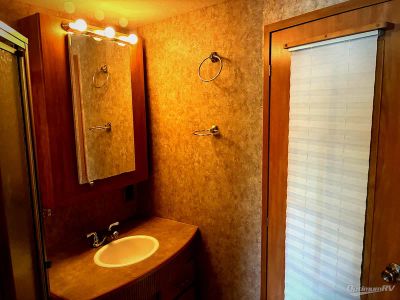 2006 Winnebago Voyage — photo 12 view