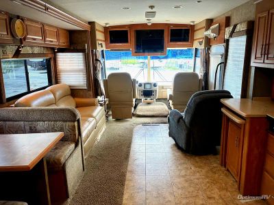 2006 Winnebago Voyage — detail view