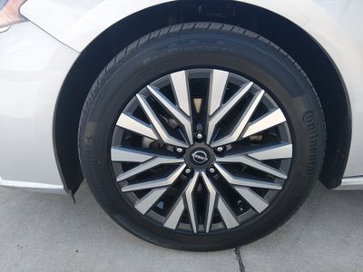 2024 Nissan Altima — photo 10 view