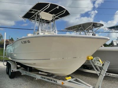 2026 Bulls Bay 200 Center Console — front three-quarter view