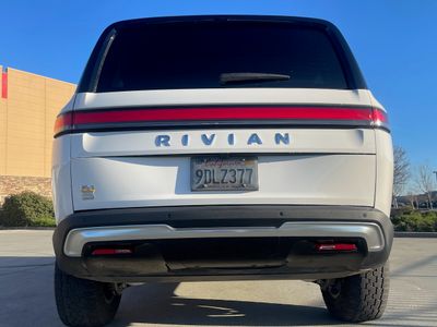 2022 Rivian R1S - Photo 3