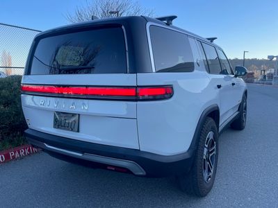 2022 Rivian R1S - Photo 8
