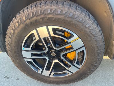 2022 Rivian R1S - Photo 14