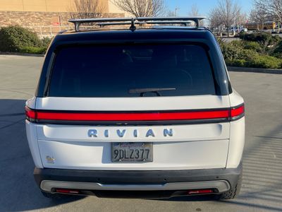 2022 Rivian R1S - Photo 9