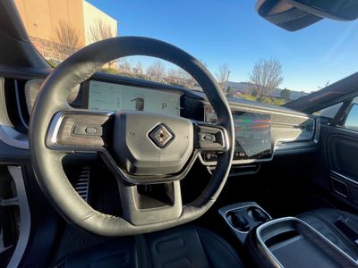 2022 Rivian R1S - Photo 17