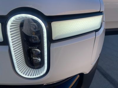 2022 Rivian R1S - Photo 28