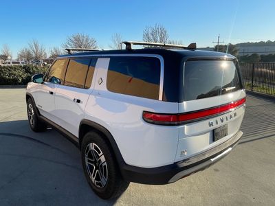 2022 Rivian R1S - Photo 2