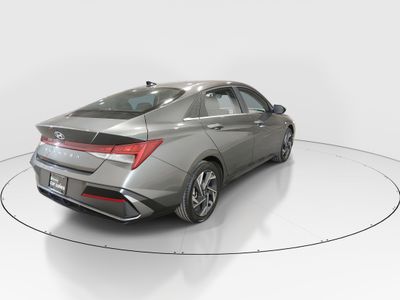 2025 Hyundai Elantra - Photo 7