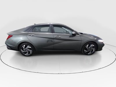 2025 Hyundai Elantra - Photo 8