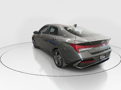 2025 Hyundai Elantra - Photo 5