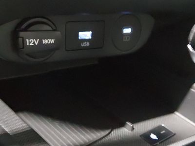 2025 Hyundai Elantra - Photo 18