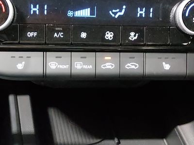 2025 Hyundai Elantra - Photo 17