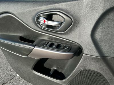 2019 Jeep Cherokee - Photo 14